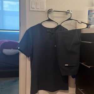 Men’s scrubs *FIGS*